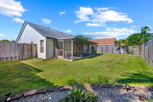 Large fenced in backyard - 1610 Yachtman Pl