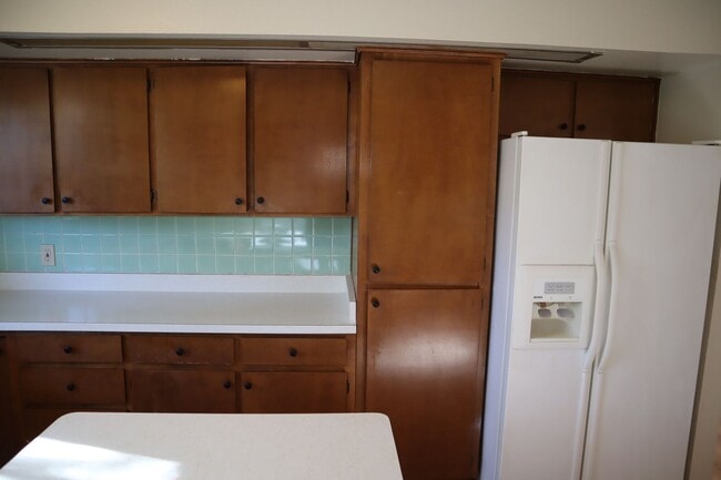 Building Photo - Livable, Lovable, & Avaiable!