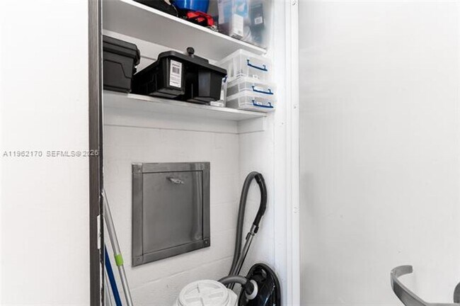 Building Photo - 15901 Collins Ave