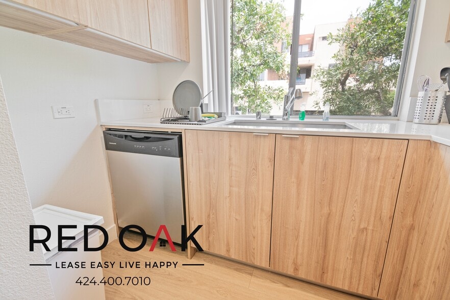 Building Photo - 7810 Topanga Canyon Blvd