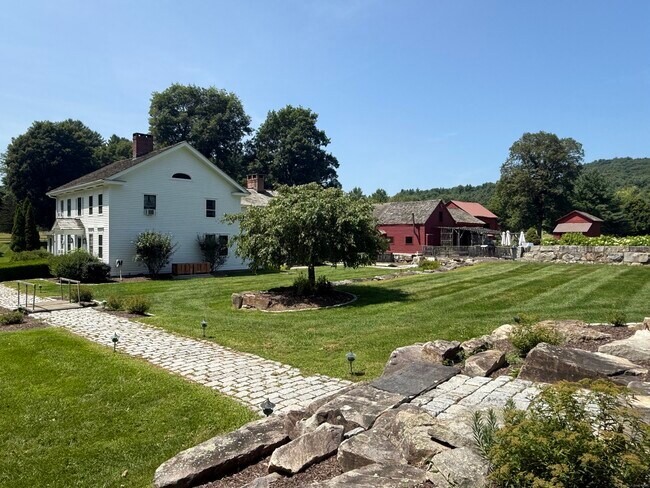 Building Photo - 28 Dugway Rd