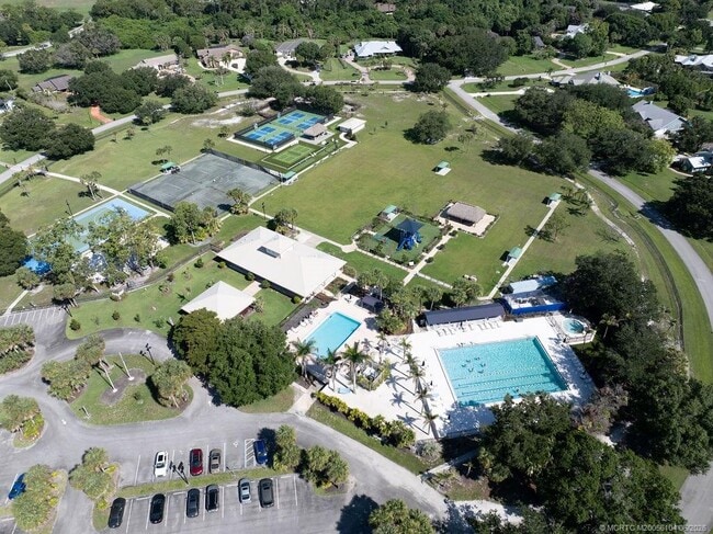 Building Photo - 2386 SW Creekside Dr