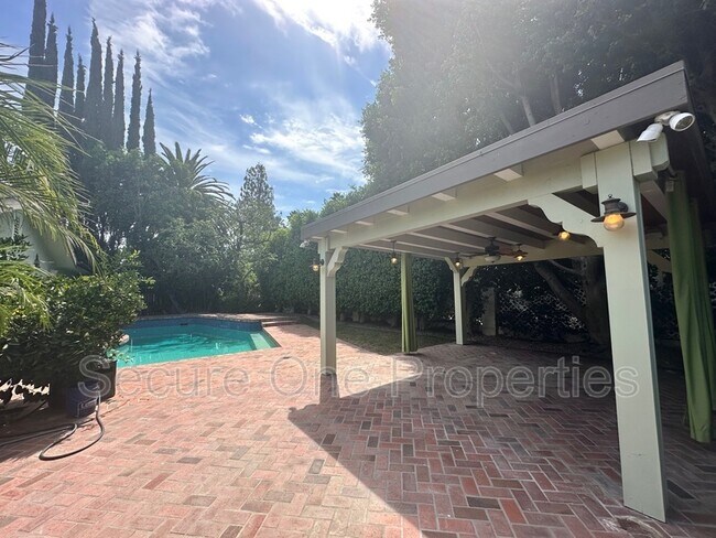 Building Photo - 23338 Los Encinos Way