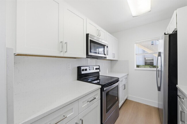 Building Photo - 3228 Coral Ridge Dr