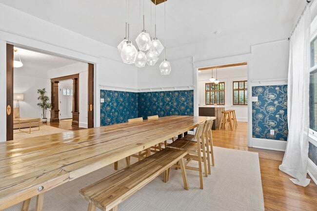 Building Photo - 6bd/3.25ba Seattle House
