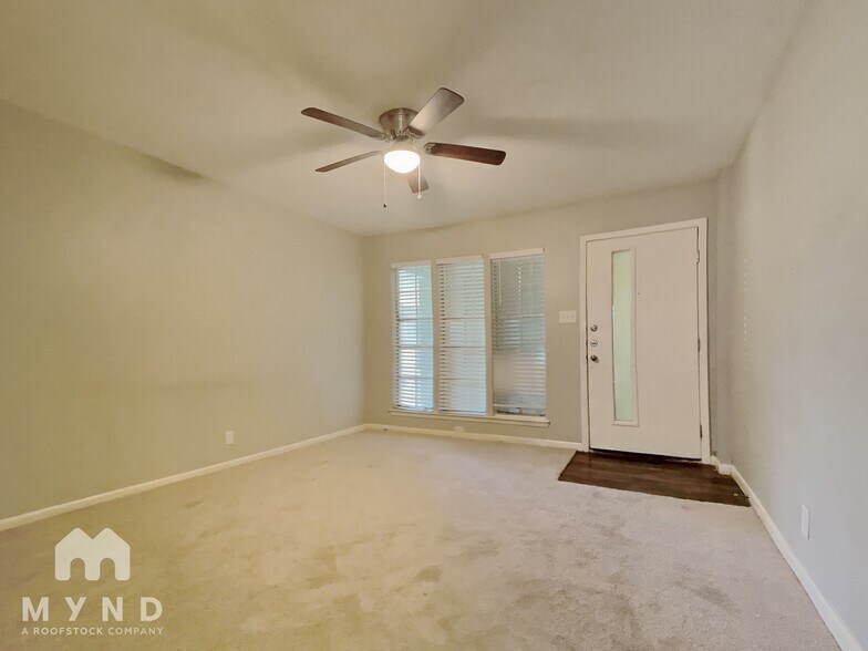 Building Photo - 1010 N Meadows Dr