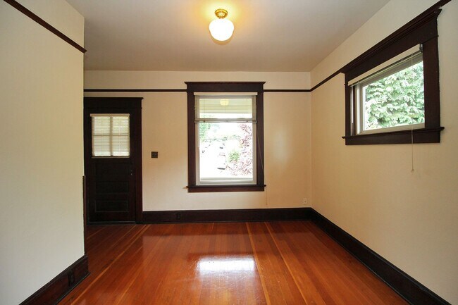 Building Photo - 3628-3634 SE Milwaukie Ave