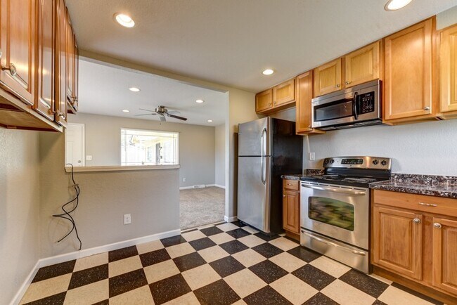 Building Photo - 3873-3883 West 89th Way