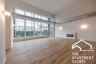 Building Photo - 3207 N Narragansett Ave