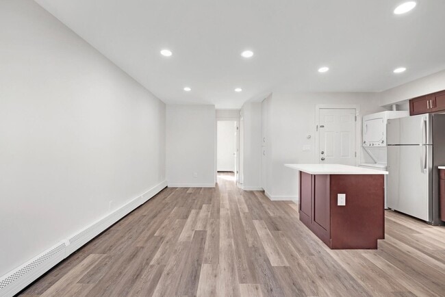 Building Photo - 561 Broad St