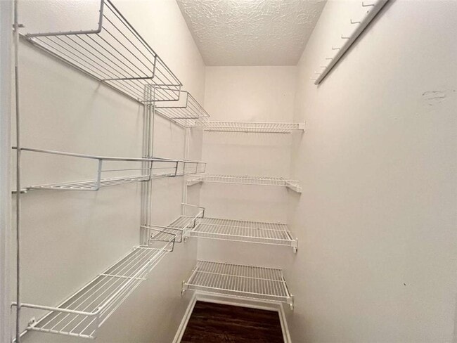 Building Photo - 233 Hawks Nest Rd