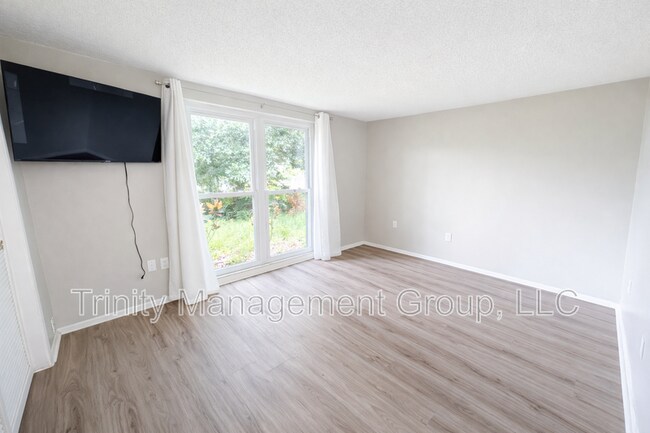 Building Photo - 8605 Wagon Wheel Ln