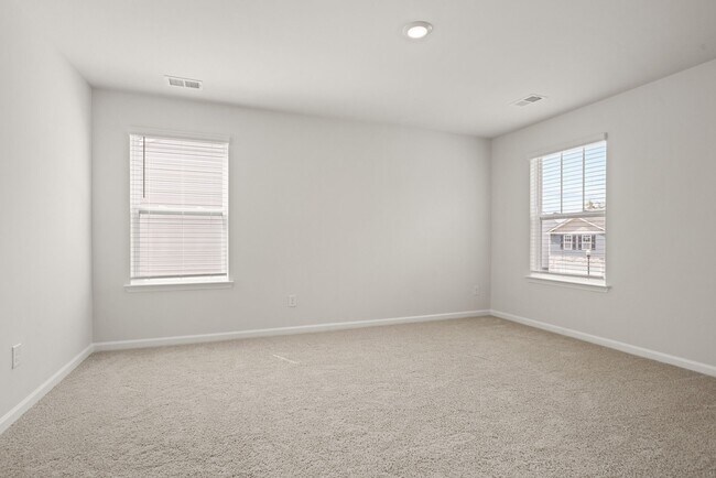 Building Photo - 215 Deskin Ln