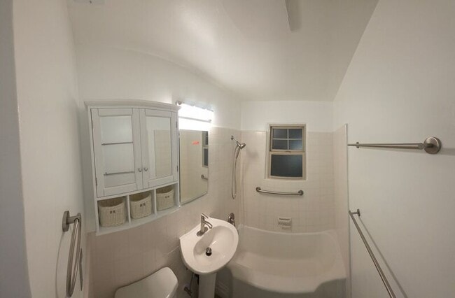 Building Photo - 1616 S Tremont St