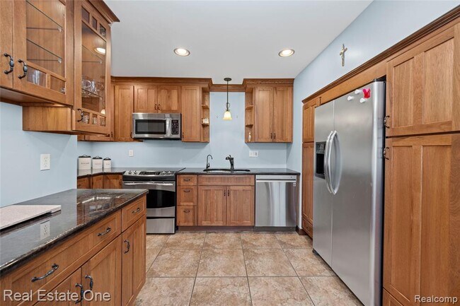 Building Photo - 2739 Lakeridge Ave