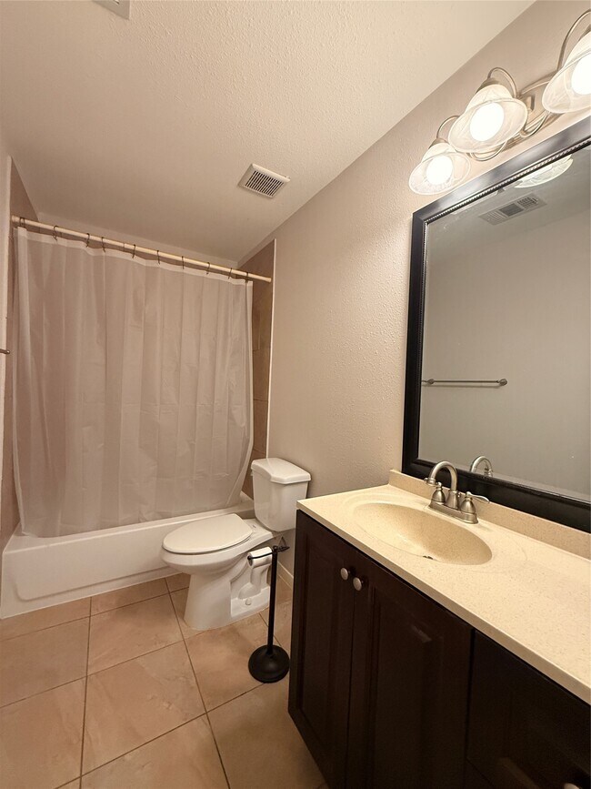 Building Photo - 5935 Wildbriar Ln