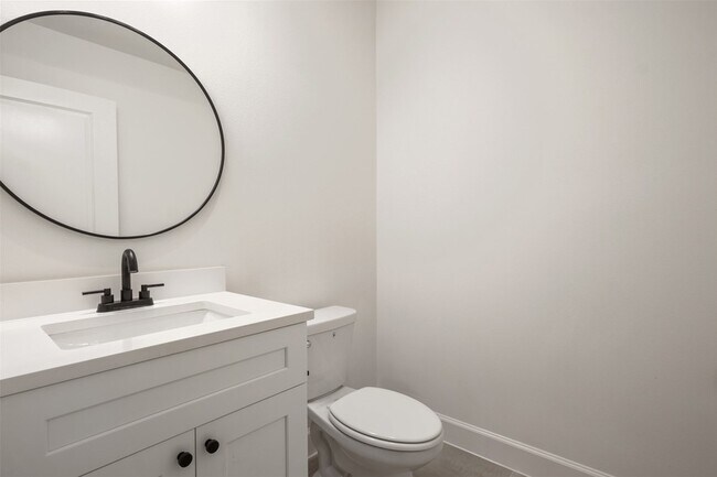 Building Photo - 884 Prosper St