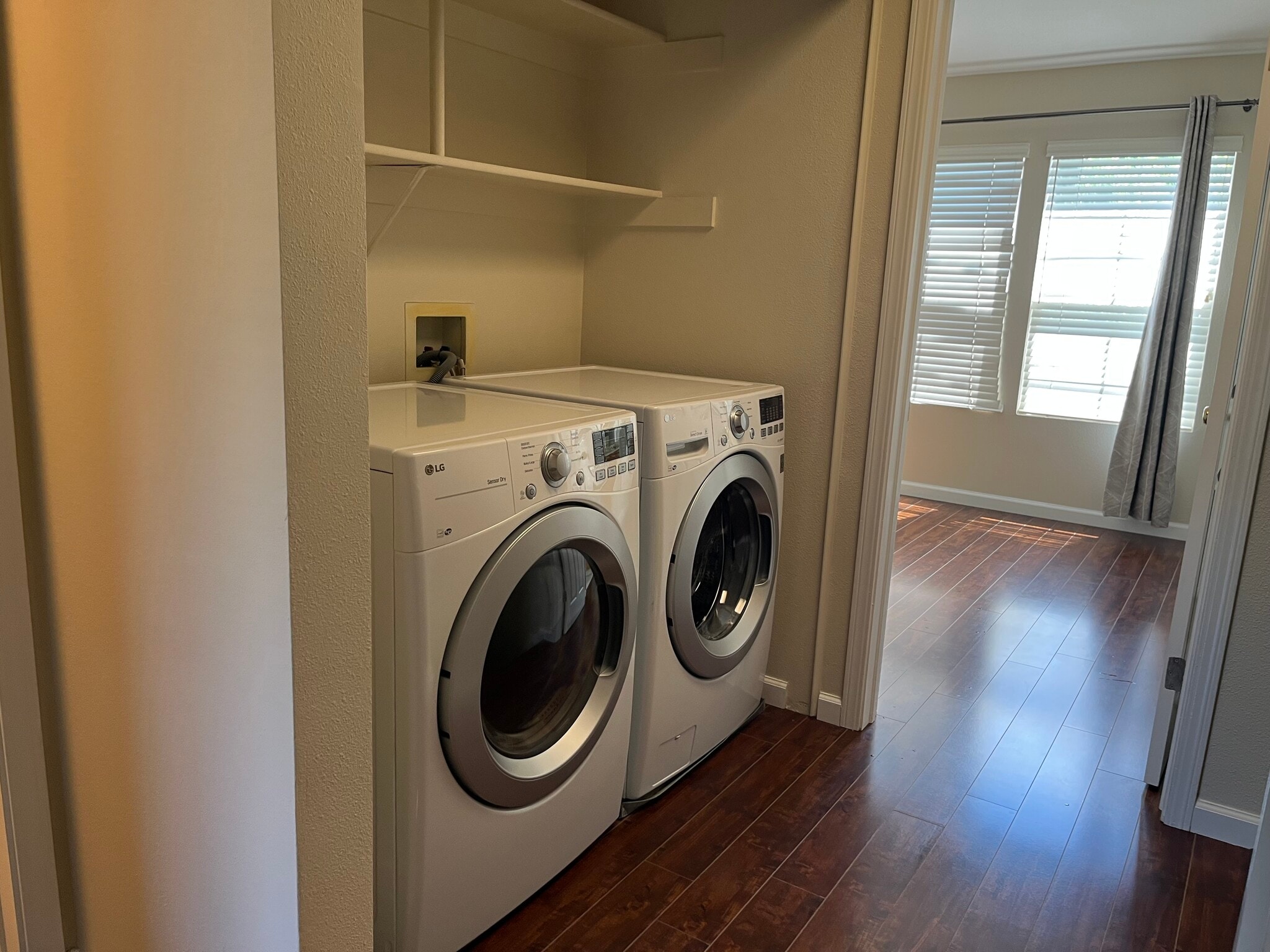 LG Washer and dryer - 3595 Madison Cmn