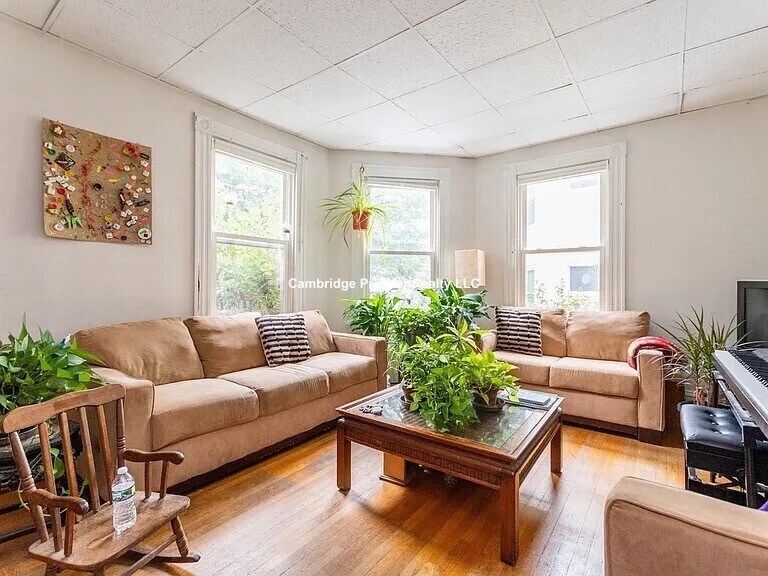 Building Photo - 111 Belmont St