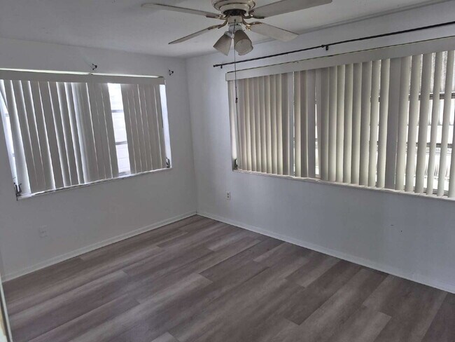 Building Photo - 2-Bed Home in Holiday, FL"