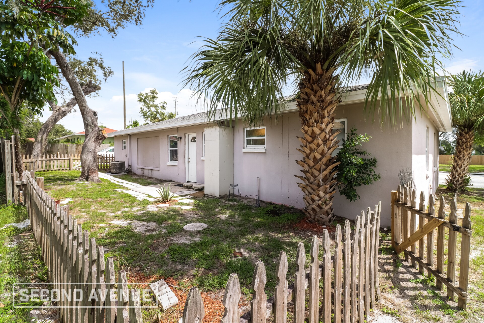 Building Photo - 712 S Highland Ave