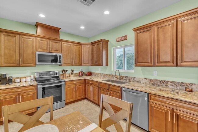 Building Photo - RV GARAGE | Single Story | Furnished Or Unfurnished