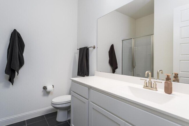 Building Photo - 2302 Royal Dove Ln