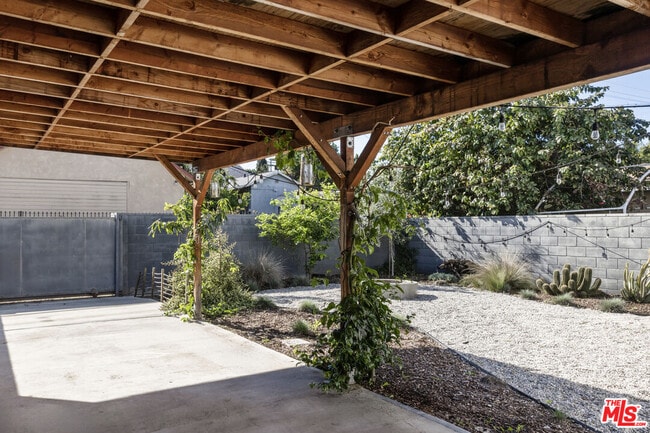 Building Photo - 5712 Buchanan St