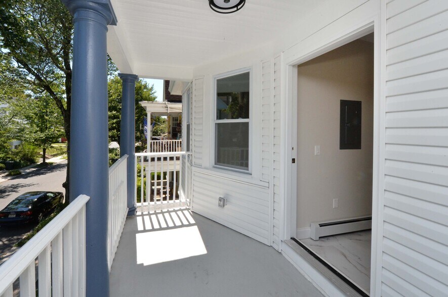 Building Photo - 309 Academy St