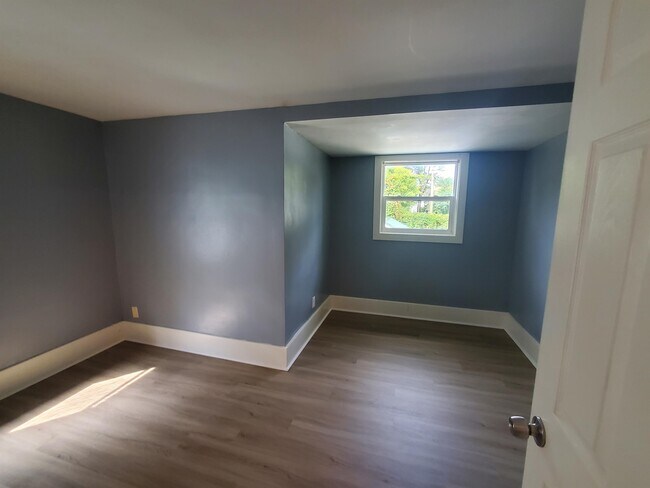 Building Photo - 420-422 Cedarwood Terrace