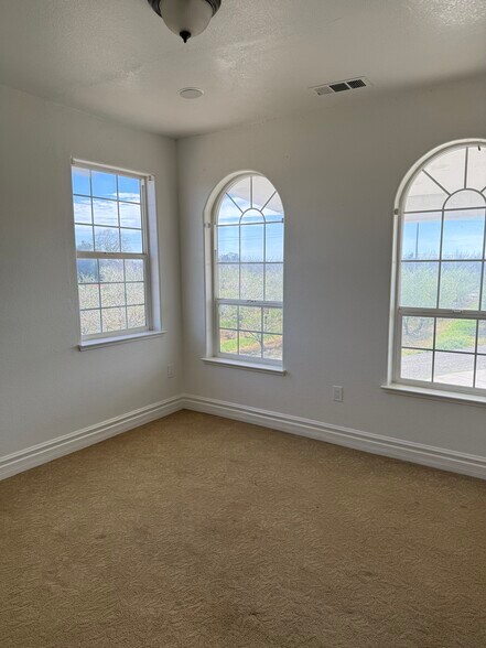 Building Photo - 31195 Lone Tree Rd