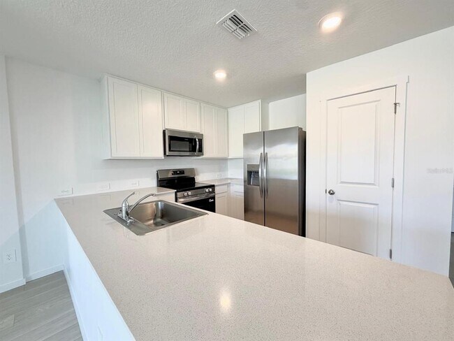 Building Photo - 836 Lynx St