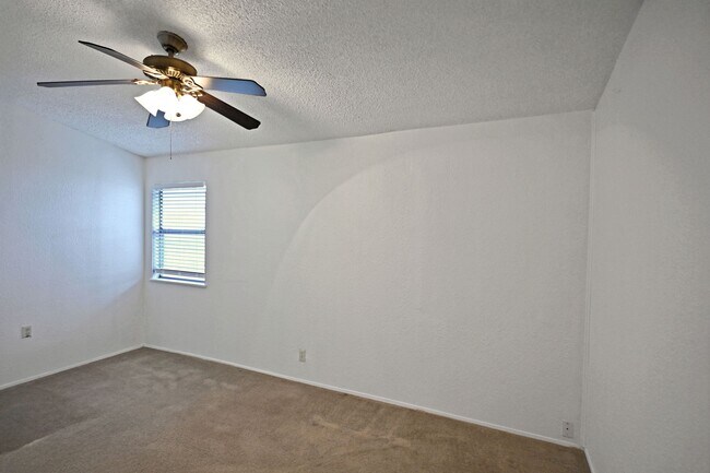 Building Photo - 633 S Academy Ave