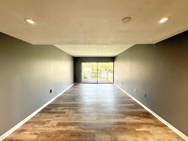 Building Photo - 785 S Village Dr