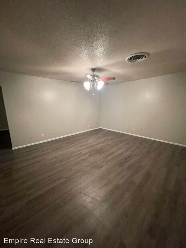 Building Photo - 3 br, 2 bath House - 302 NAVAJO