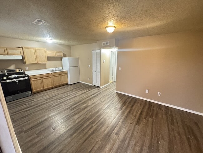 Building Photo - 1589 Yager Rd