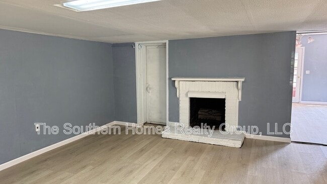 Building Photo - 405 N High St