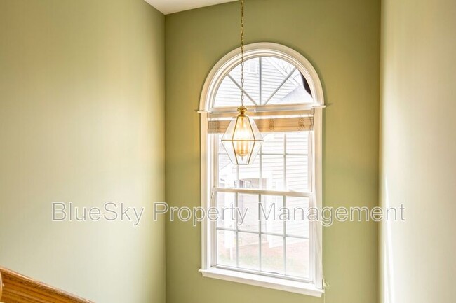 Building Photo - 2304 Ravenswood Ct