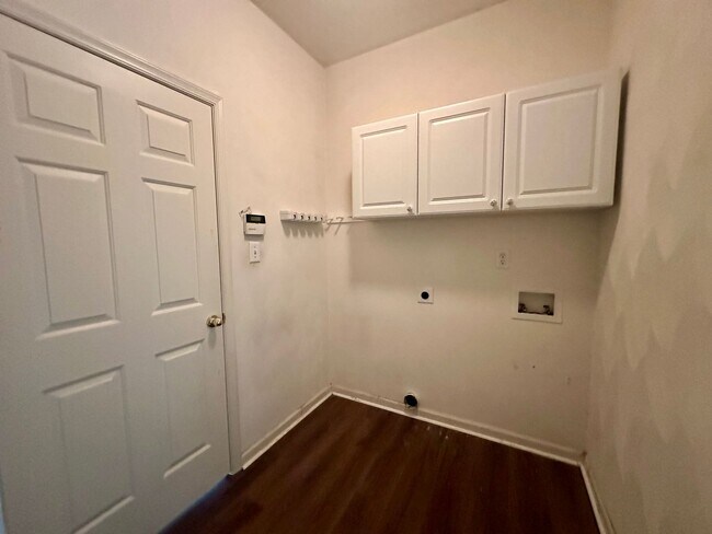 Building Photo - 905 Laconia Ct