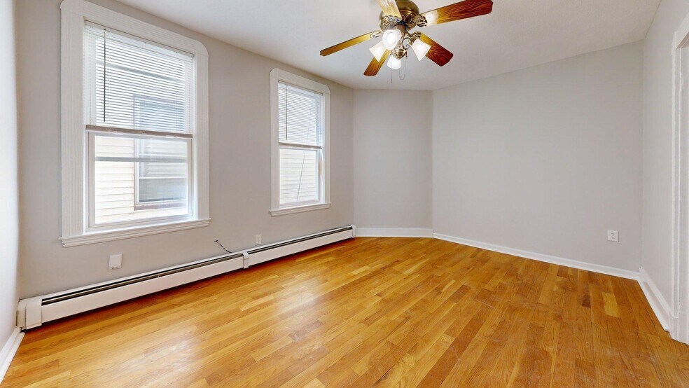 Building Photo - 205 Chelsea St