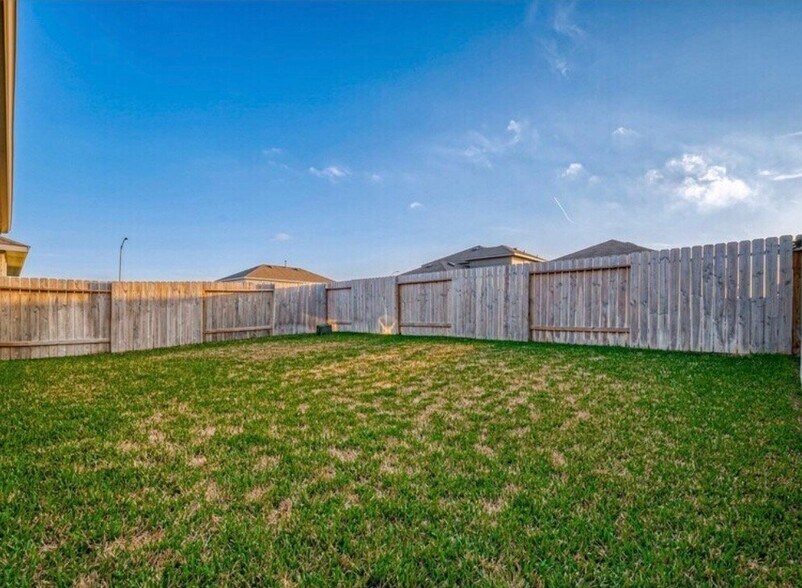Building Photo - 24330 Saddlestone Green Dr