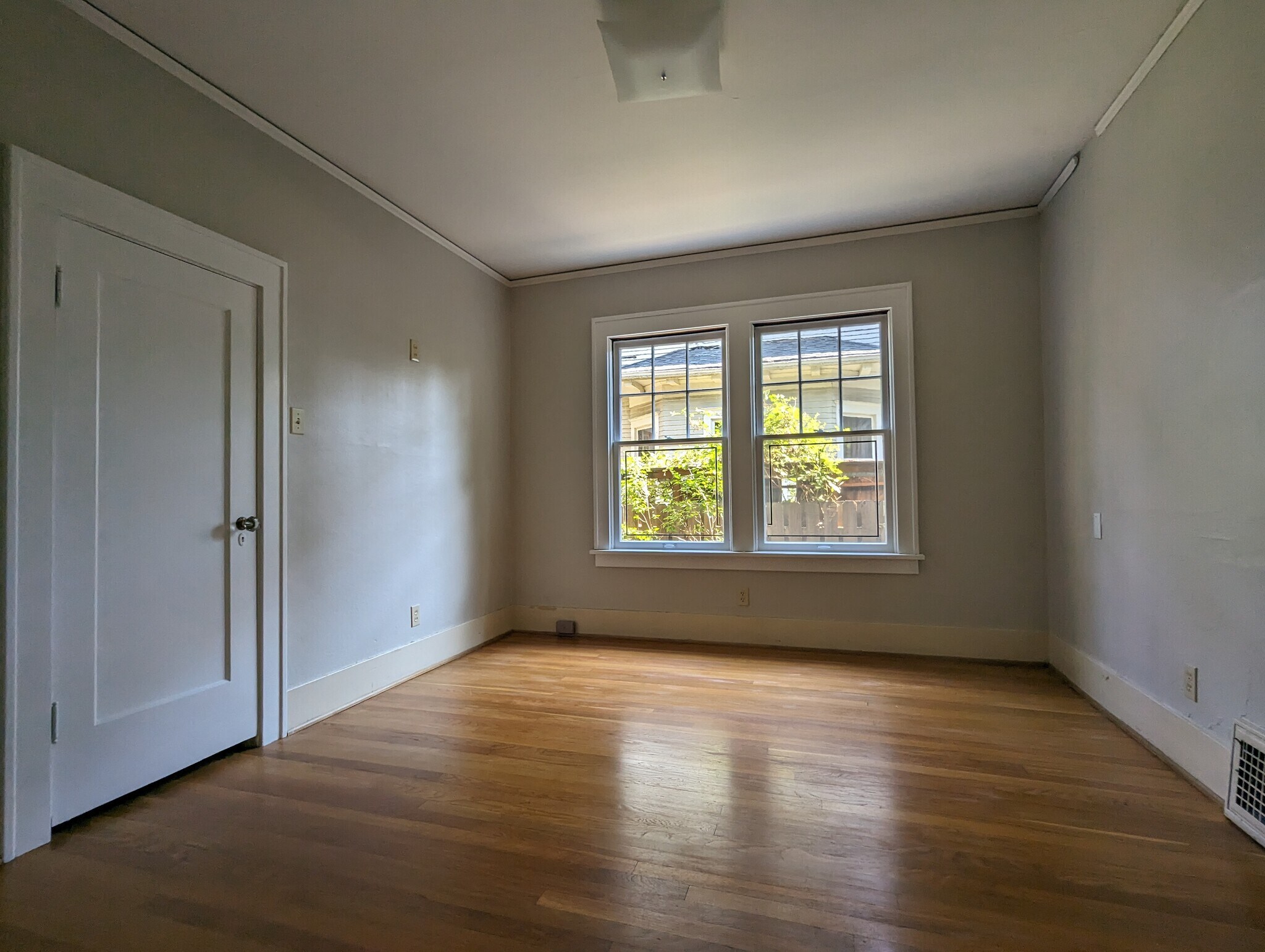 Building Photo - 2124 SE Elliott Ave