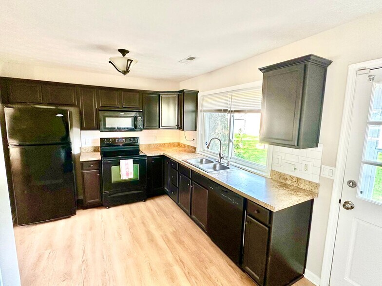 Kitchen with Diswasher and Disposal - 2022 Bono Rd