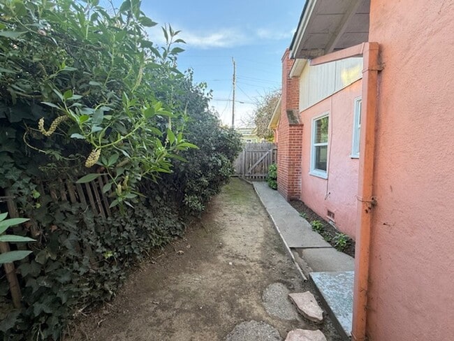 Building Photo - Beautiful Richmond Annex Home with Updated Kitchen & Bath + Bonus Room