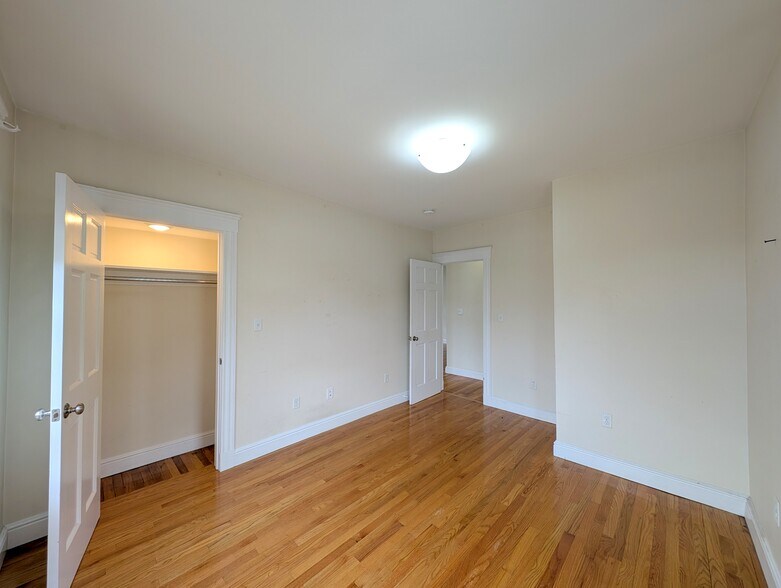 Building Photo - 7 Bonner Ave