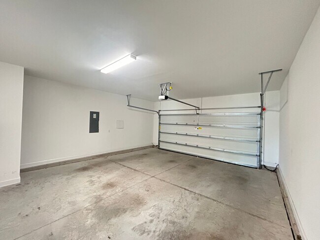 Building Photo - The Landing at Lewis Creek | 4 bedrooms, 2.5 baths