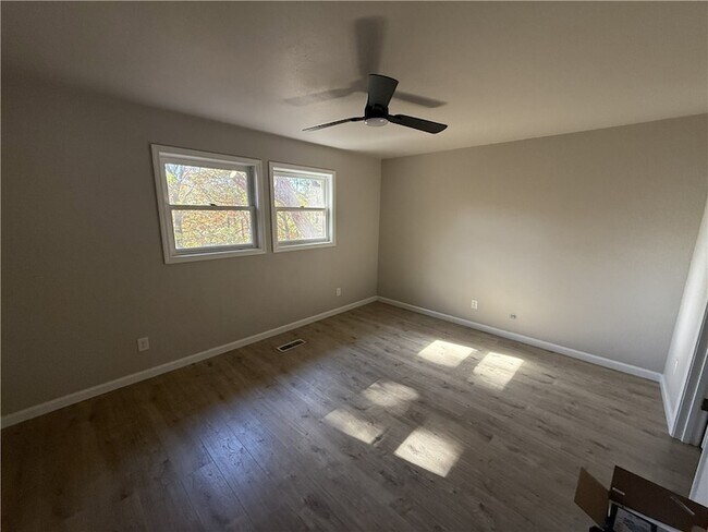 Building Photo - 9 Brighstone Ln