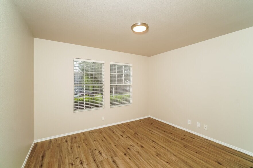 Building Photo - 120 Bay Willow