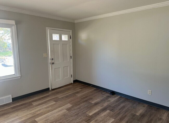 Building Photo - JP409-411 E. Bismark