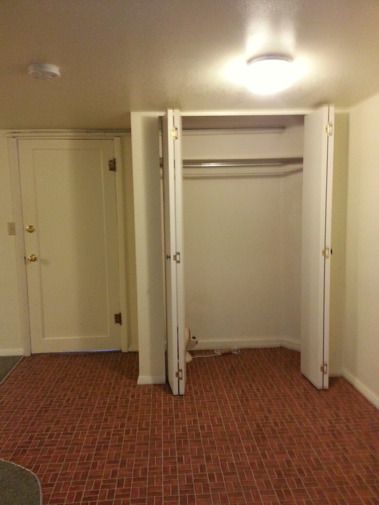 Building Photo - 3518 Cribbon Ave.